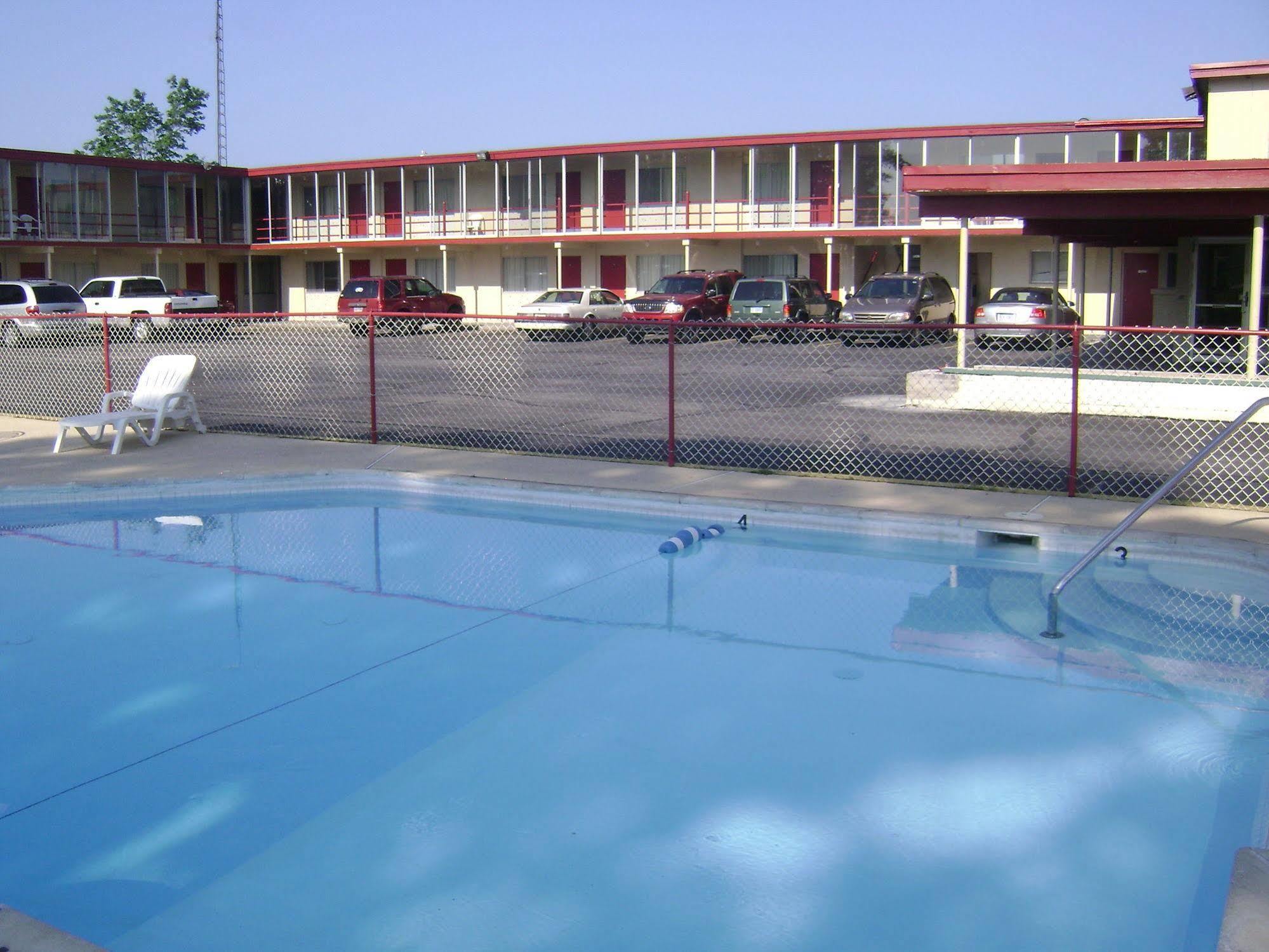 Seaway Motel Roosevelt Park Exterior photo